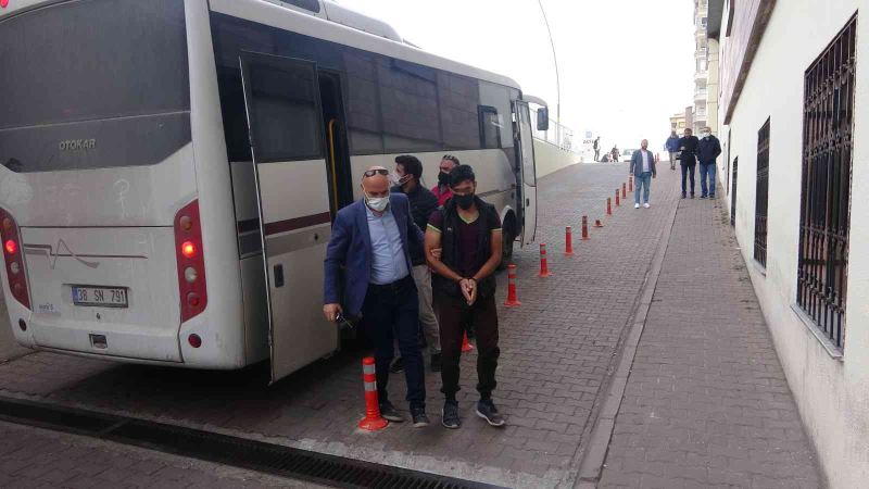 Kayseri’deki DEAŞ operasyonunda yakalanan 7 kişi adliyede
