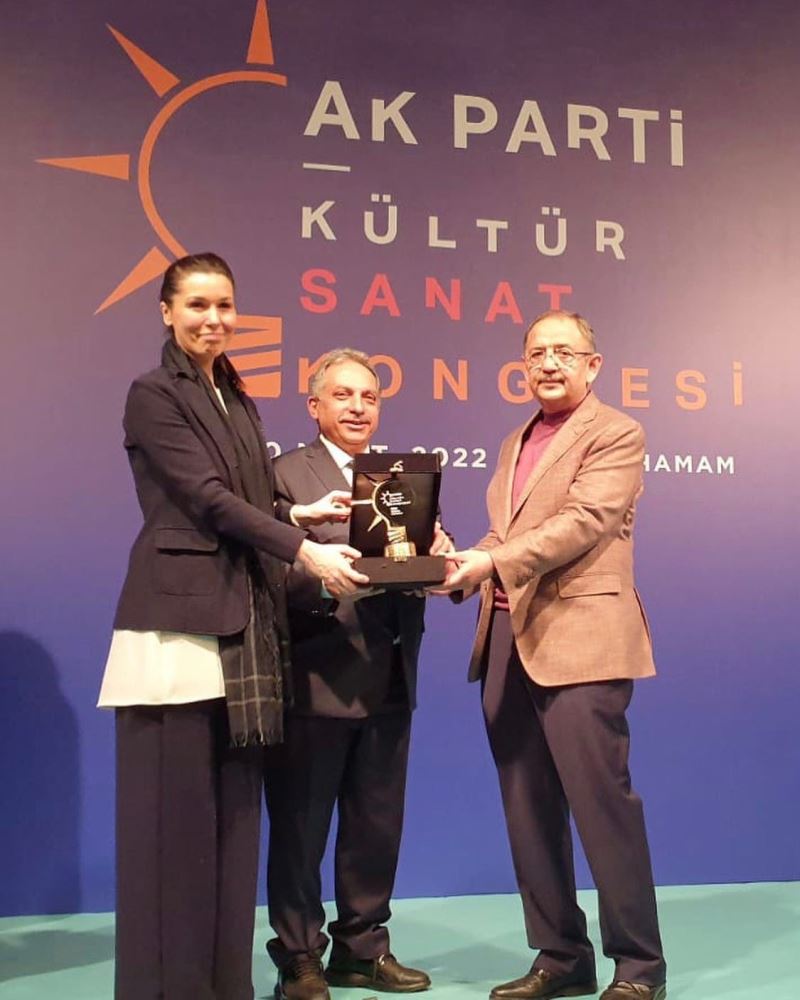 Başkan Yalçın Ankara’dan ödülle döndü
