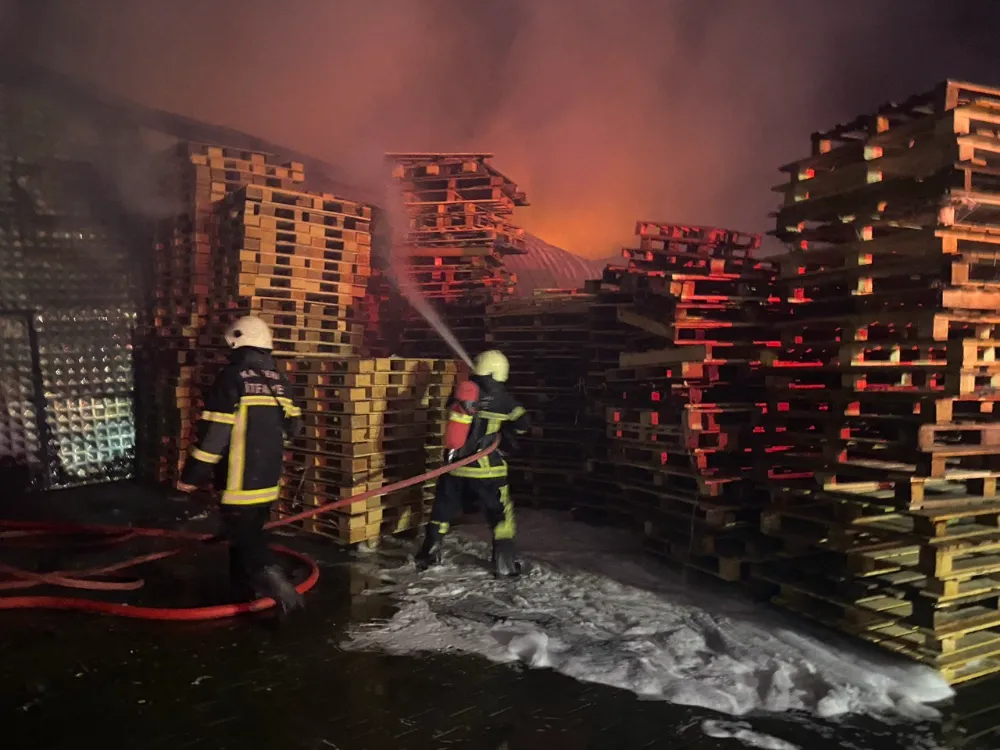 Kayseri’de Palet Üretim Tesisi’nde çıkan yangın 1 saatte kontrol altına alındı