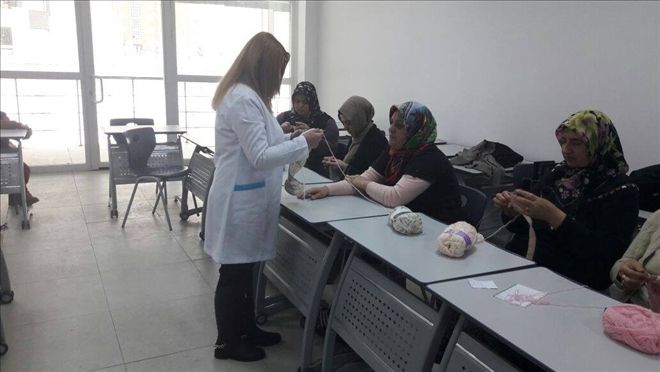 EV HANIMLARI MESLEK ÖĞRENİYOR