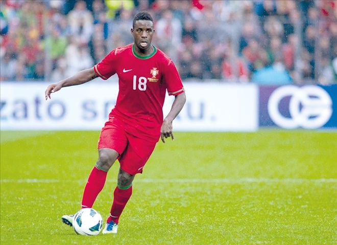 SYLVESTRE GELİYOR