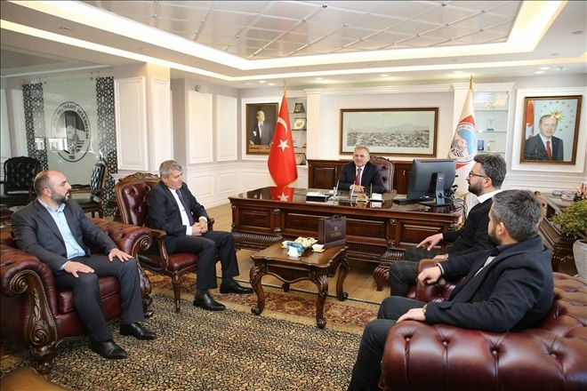 Oto Galericiler Sitesi Başkan ve Yönetimini, Başkan Büyükkılıç´ı Ziyaret Etti