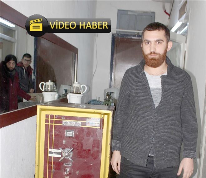 Çatıdan girdiği kuyumcudan 130 bin TL´lik soygun yaptı 