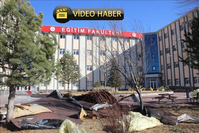 Üniversitenin çatısı uçtu: 4 yaralı