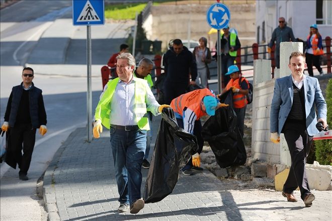 Talas´ta vatandaşlar Mevlana Mahallesi´ni temizledi 