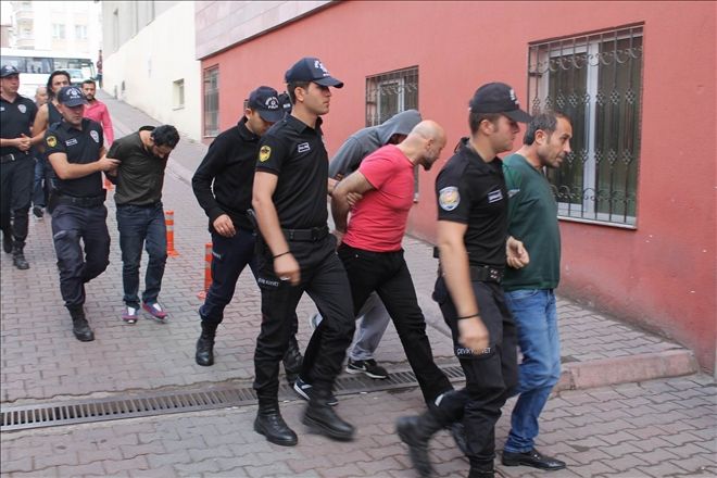 Uyuşturucu operasyonunda gözaltına alınan 9 kişi adliyeye sevk edildi