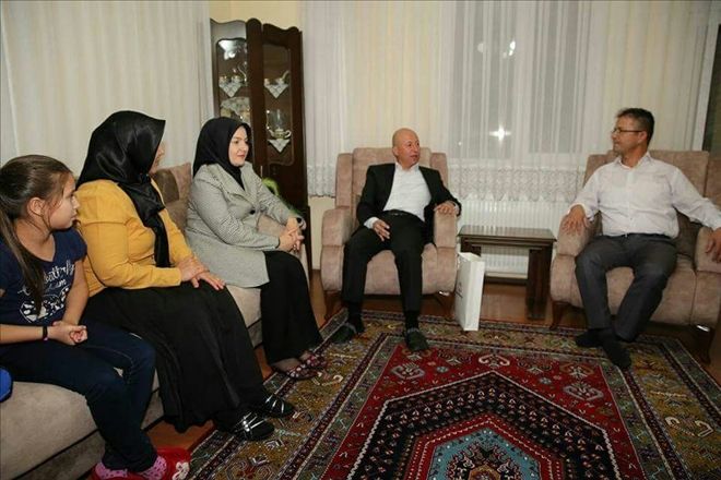 Çolakbayrakdar çiftinden anlamlı ziyaret 