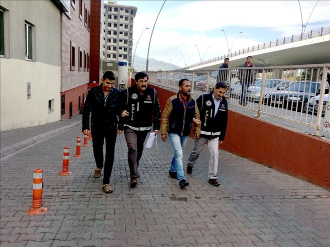 Kaçak sigara ile yakalanan zanlılar adliyeye sevk edildi 