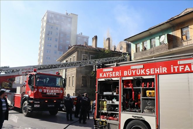 Metruk binada çıkan yangın korkuttu