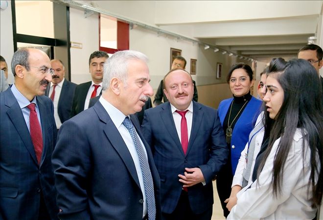 Vali Kamçı Okullarda İncelemelerde Bulundu 