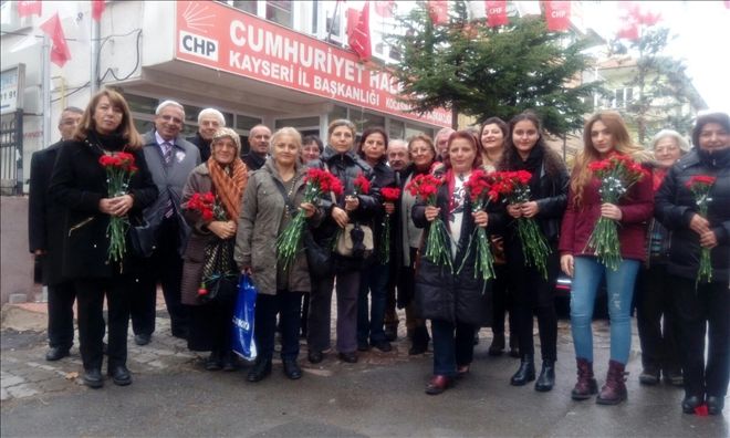 CHP´DEN ÖĞRETMENLERE KARANFİL