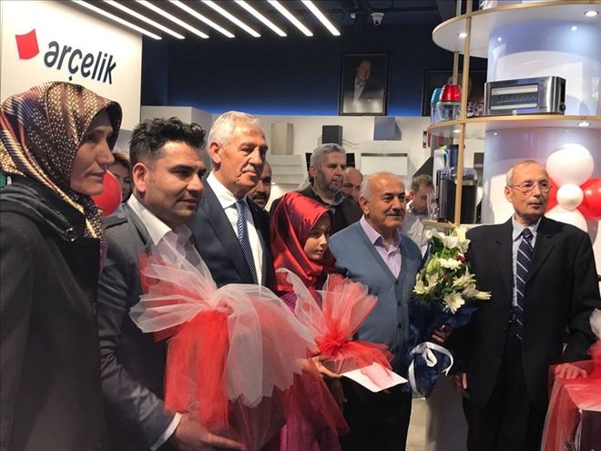 ARÇELİK´TEN YILIN EMEKLİ ÖĞRETMENİNE ÖDÜL