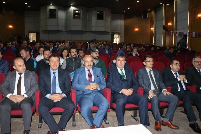 30 yıllık beden eğitimi öğretmenlerine plaket verildi 