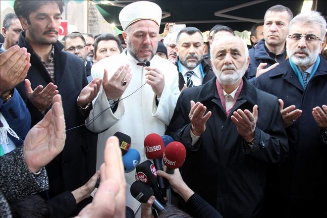 Eller, Kudüs için duaya açıldı 