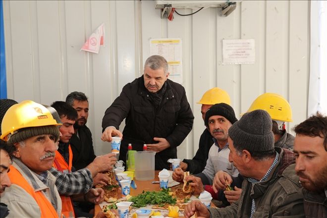 Başkan Çelik´ten işçilere pazar sürprizi 