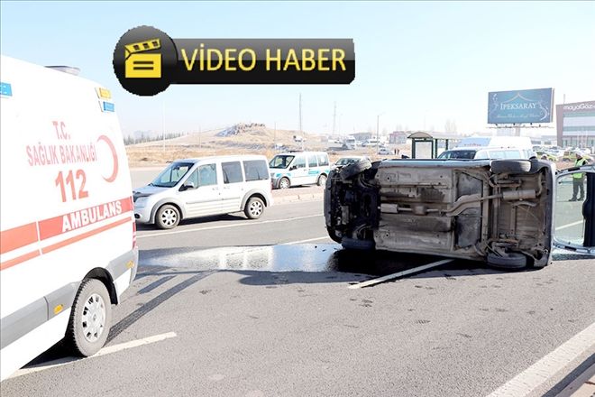 Aydınlatma direğine çarpan otomobil yan yattı: 3 yaralı 