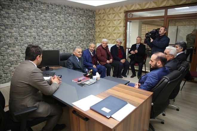 Başkan Büyükkılıç Melikgazi Sosyal Yadımlaşma ve Dayanışma Vakfı´nı ziyaret etti 