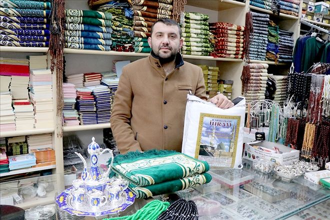 Hac kayıtları başladı, Hac malzemeleri satan esnafta yoğunluk yaşandı 