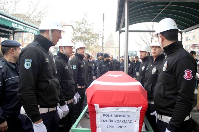 Trafik Kazasında Ölen Polis Memuru Toprağa Verildi