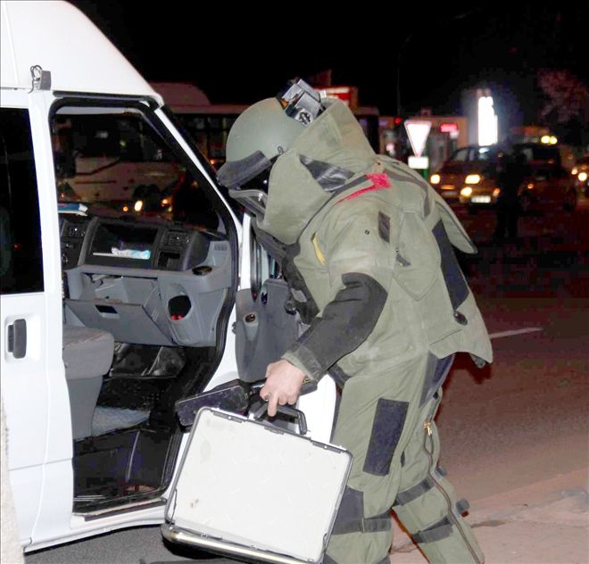 Bomba imha uzmanını gördüler, görüntü çekmeye koştular 