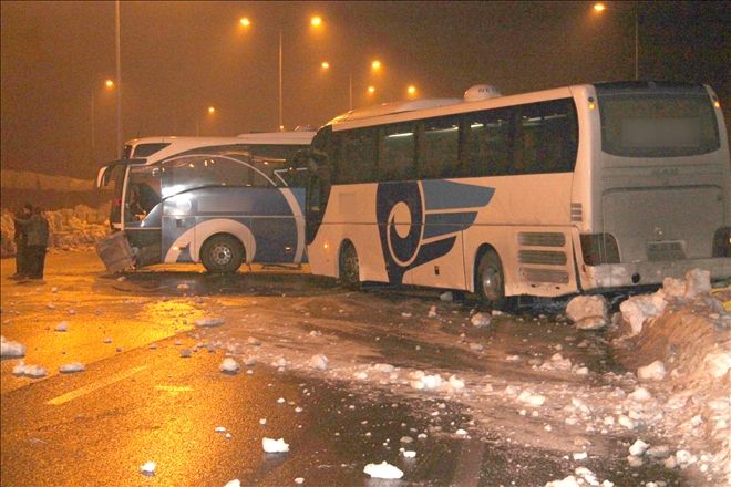 ANTALYA´DAN  KAYSERİ´YE GELEN OTOBÜS KAZA YAPTI