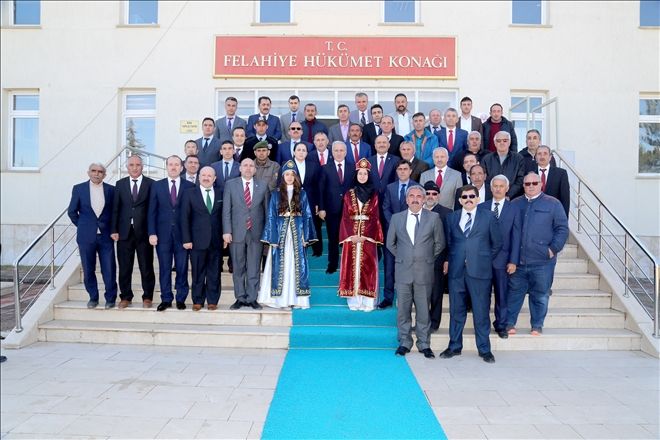 Vali Kamçı Felahiye´de Muhtarlarla Buluştu