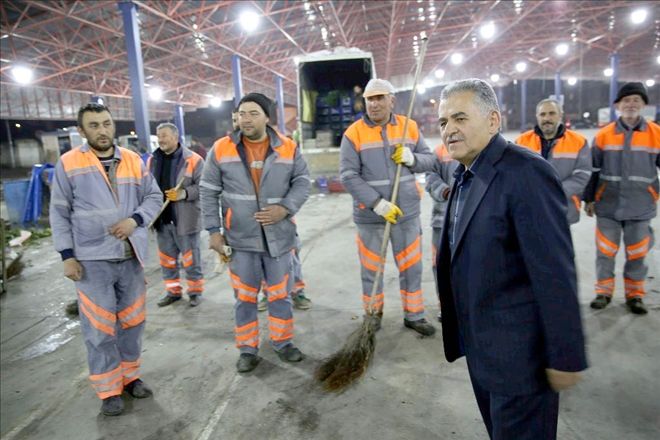 Semt Pazar Yerlerinde Gece Temizliği