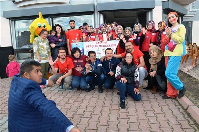 Kayseri Özel Çocukları Topluma Kazandırma Derneği´nden anlamlı program..