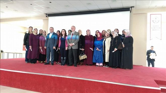 Aile Eğitimine Katılanlar Belgelerini Aldı