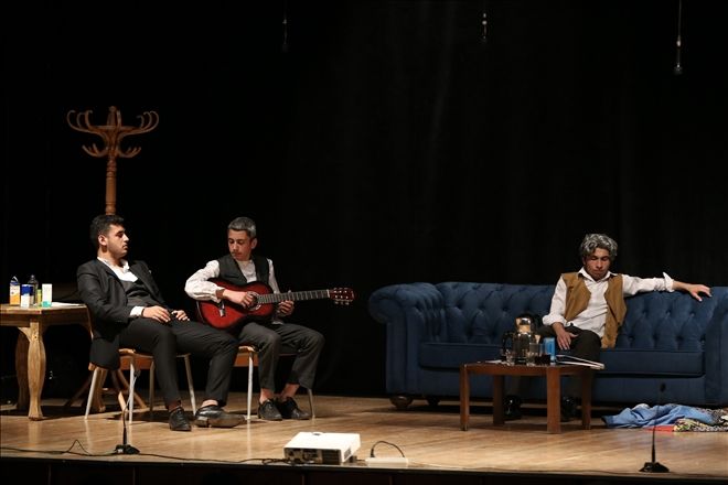 Tiyatro Festivali sürüyor