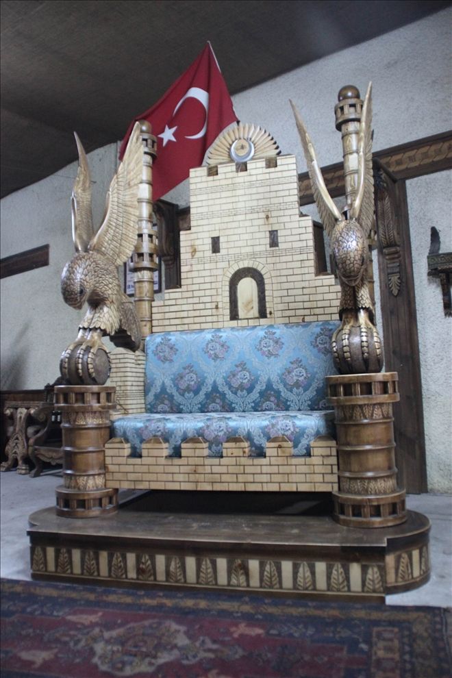Kayserili zanaatkâr İstanbul´un fethi temalı koltuk tasarladı