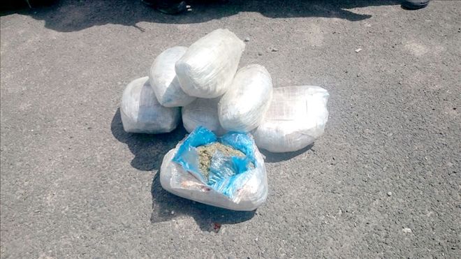Kiralık araçta 8 kilogram esrar bulundu