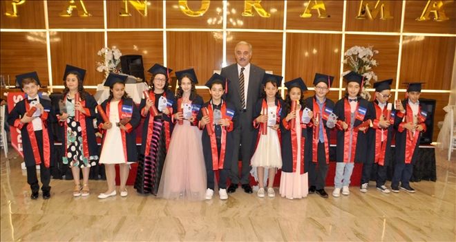 ERCİYES KOLEJİ´NDE MEZUNİYET SEVİNCİ