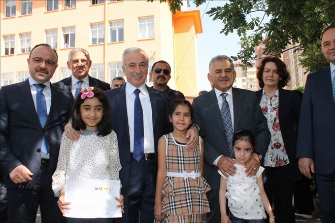 295 bin öğrenci karne aldı