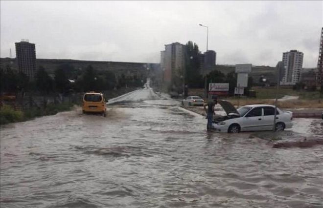 yağmur yağdı yollar göle döndü