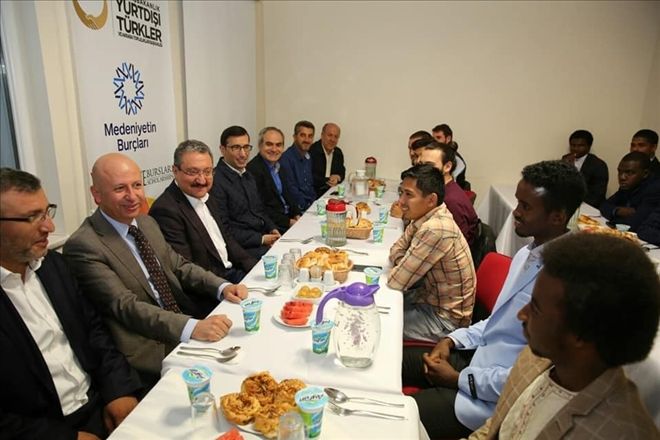 Çolakbayrakdar, 75 farklı ülkeden öğrencilerle iftar sofrasında buluştu