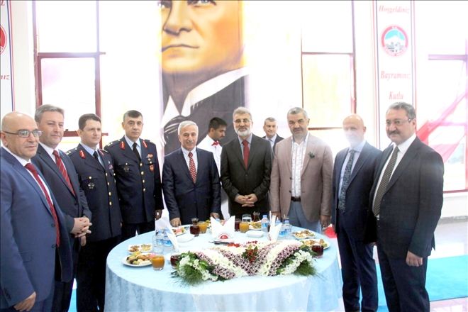 Kayseri protokolü bayramlaştı 