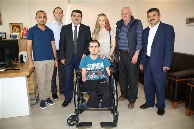 Melikgazi Belediyesi topladığı mavi kapaklarla tekerlekli sandalye aldı