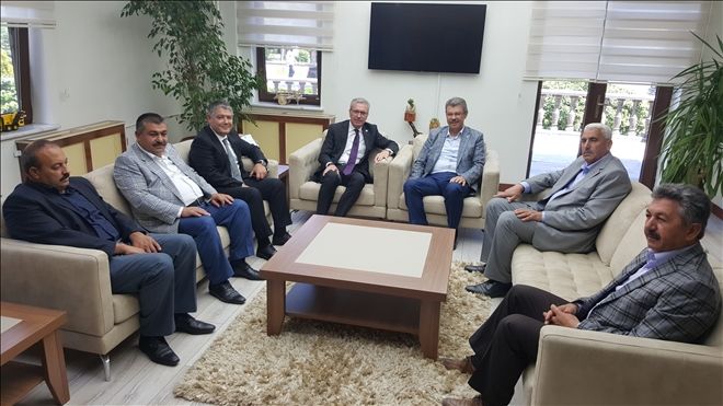 İş Bankası Genel Müdüründen Başkan Hüseyin Akay´a tebrik ziyareti