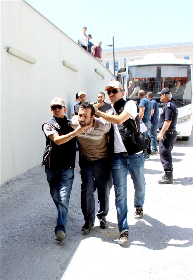 ?Adalet Yürüyüşü´ne saldırı hazırlığındaki 15 kişi DEAŞlı adliyeye çıkarıldı