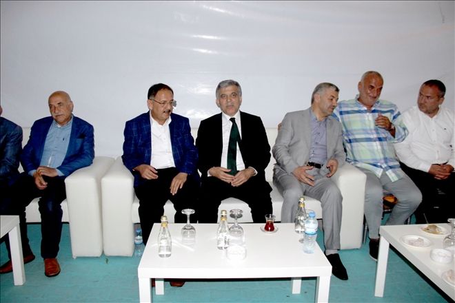 Bakan Özhaseki ´Perşembe yemeği´ verdi