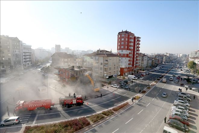 BİNALAR YIKILIYOR