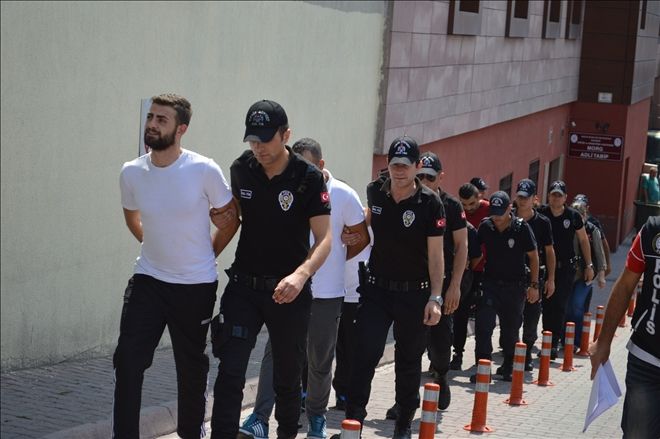 Uyuşturucudan gözaltına alınan 7 kişi adliyeye sevk edildi