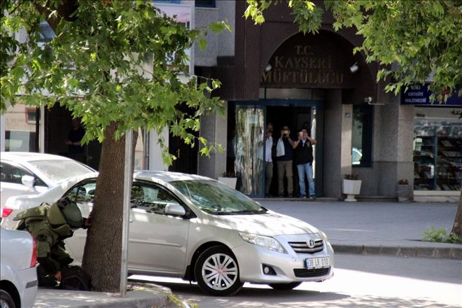 Bomba imha uzmanını gördüler telefonlara sarıldılar