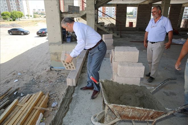 Başkan Çelik Sosyal Yaşam Merkezleri inşaatlarını ziyaret etti