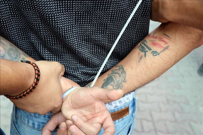 Koluna ´Yurtta Sulh Konseyi´ dövmesi yaptıran zanlı adliyeye sevk edildi