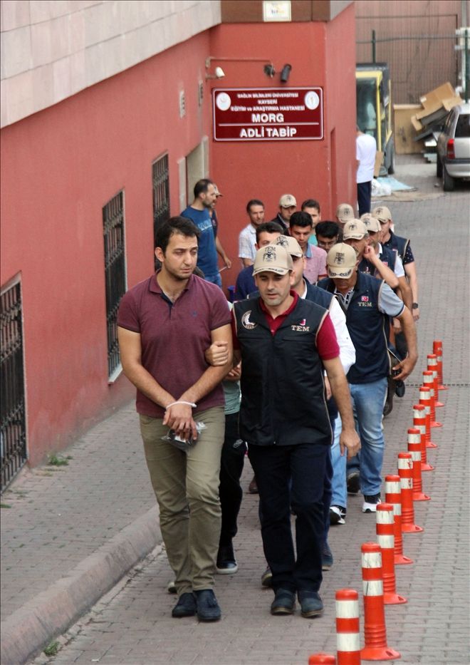 Bylock operasyonunda gözaltına alınan 20 kişi adliyeye çıkarıldı
