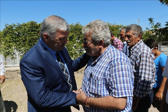 Başkan Mustafa Çelik, Buğdaylı´da ay çekirdeği üretici ve esnaflarını ziyaret etti