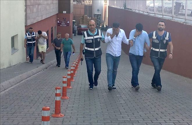 Sahte altın ve künye satmaya çalışan 3 kişi yakalandı
