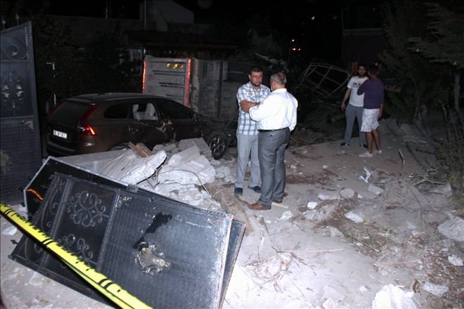 Kamyon bahçeye daldı